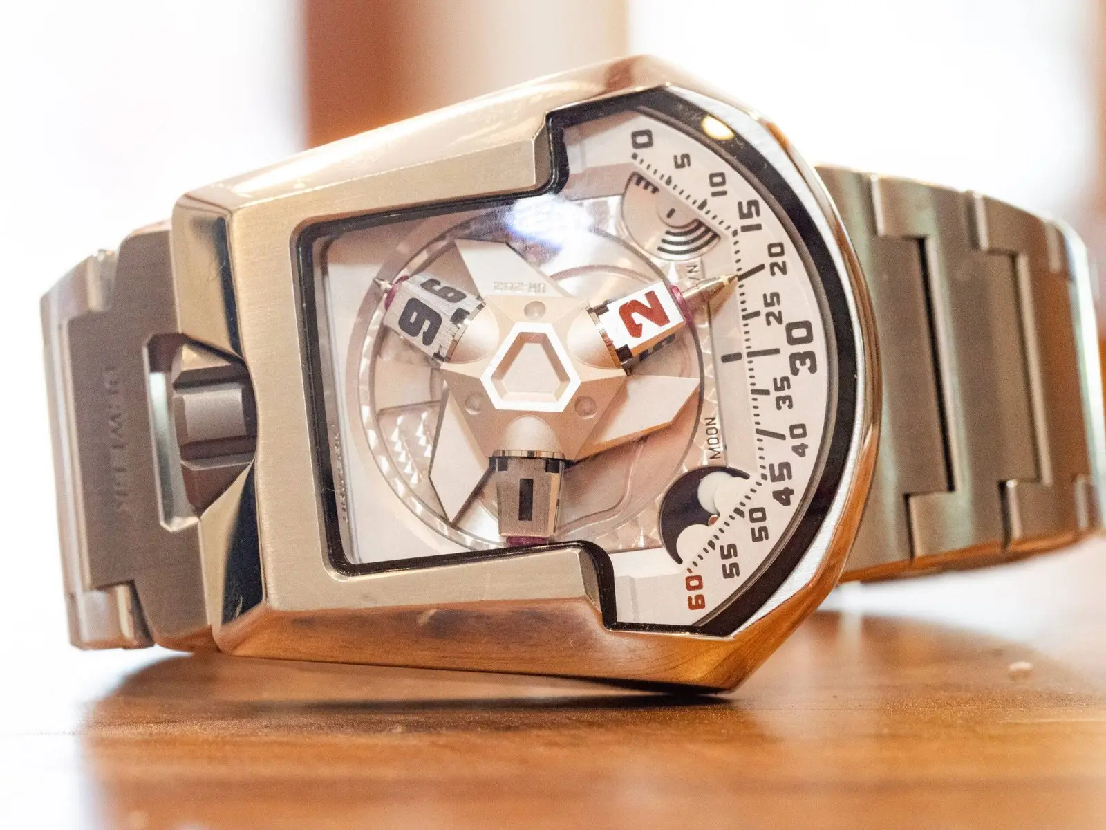 Urwerk 202 White Shark, photo 1