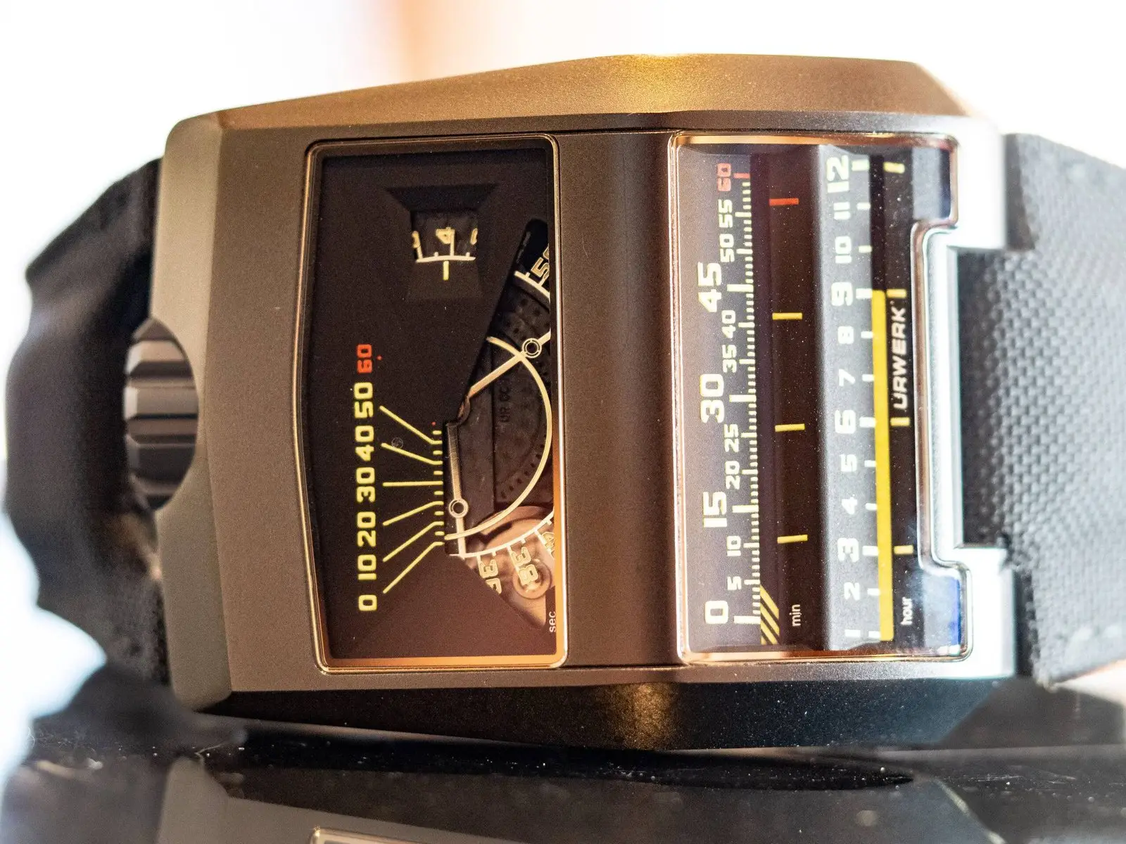 Urwerk CC1 Black Gold, photo 1